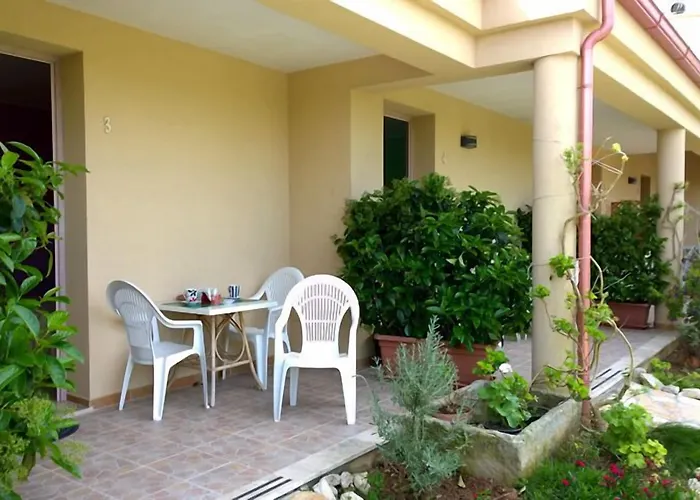 Borgo Minerva فندق مبيت وإفطار أوترانتو